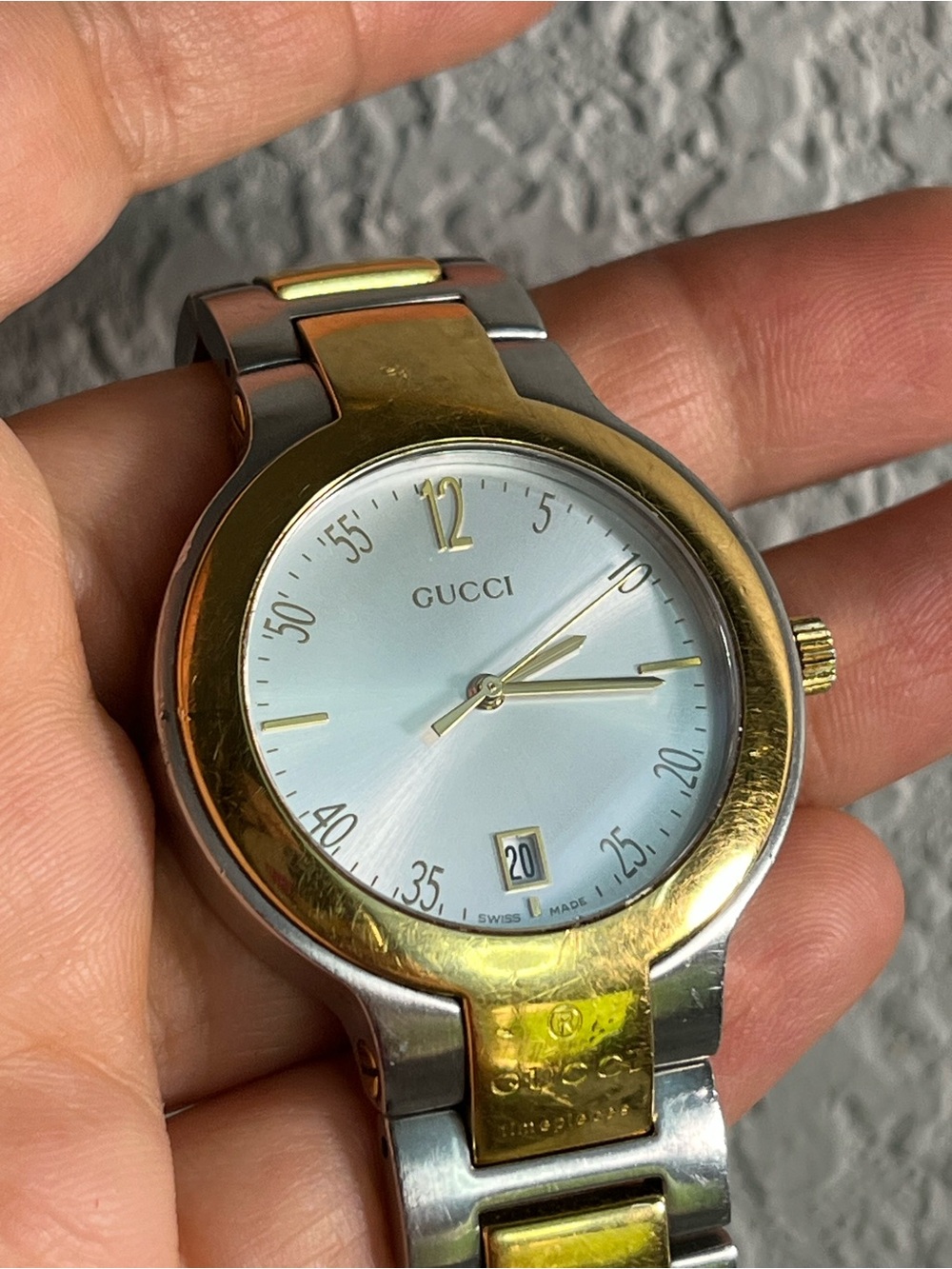 Gucci 8900M Two Tone Stainless Steel men’s Watch YA089304 - Picture 3 of 15